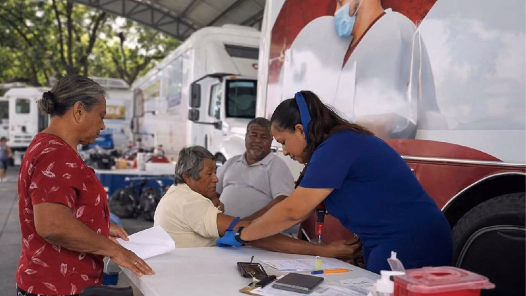 La capacidad de los servicios de salud forma parte de los indicadores para dimensionar cómo ha evolucionado Cancún ante el crecimiento de su población.