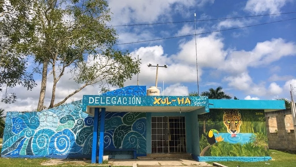 Xul-Há forma parte de la infraestructura territorial desde la que se articula la conexión eléctrica con Belice.