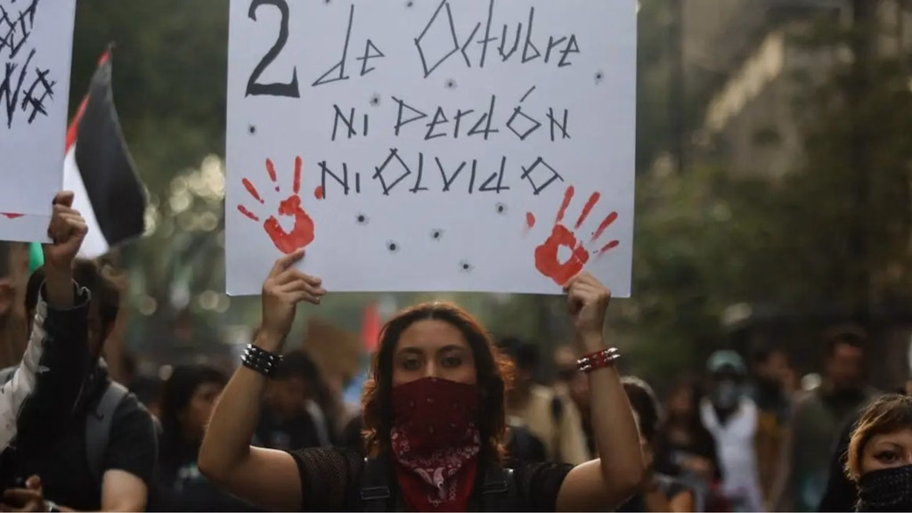 La consigna del 2 de octubre continúa presente en las movilizaciones que recuerdan los hechos de Tlatelolco de 1968.