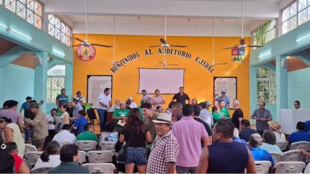 Asamblea de ejidatarios de Leona Vicario en Quintana Roo