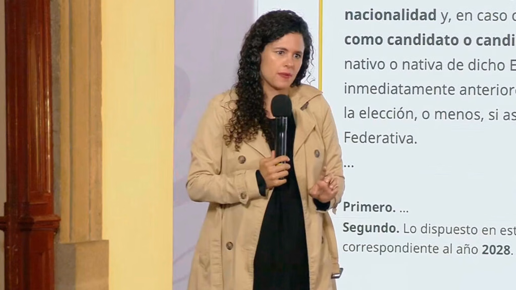 Luisa María Alcalde sostuvo que la reforma no busca sancionar memes, críticas o sátira, sino el uso de identidad gubernamental para engañar y cometer ilícitos.