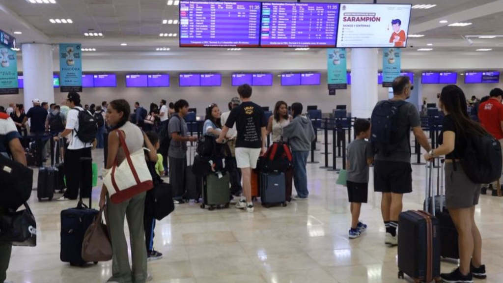 El DNR para visitantes extranjeros pasaría de 983 a 1,334.80 pesos en 2027 si la propuesta obtiene la aprobación del Congreso.